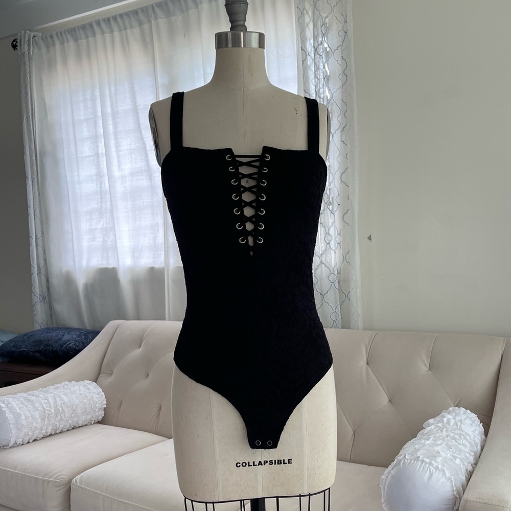 EXPRESS lace bodysuit -S